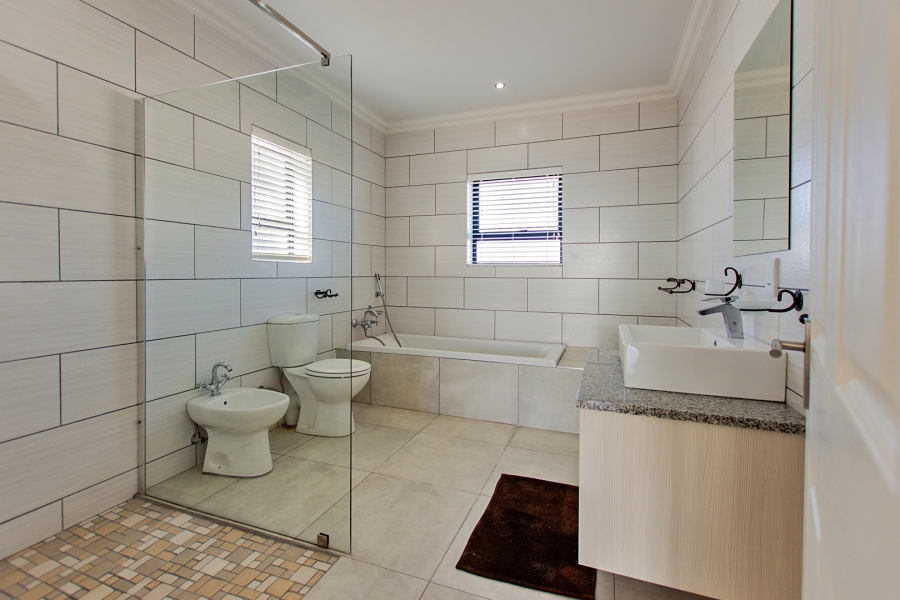 3 Bedroom Property for Sale in Sandy Point Western Cape